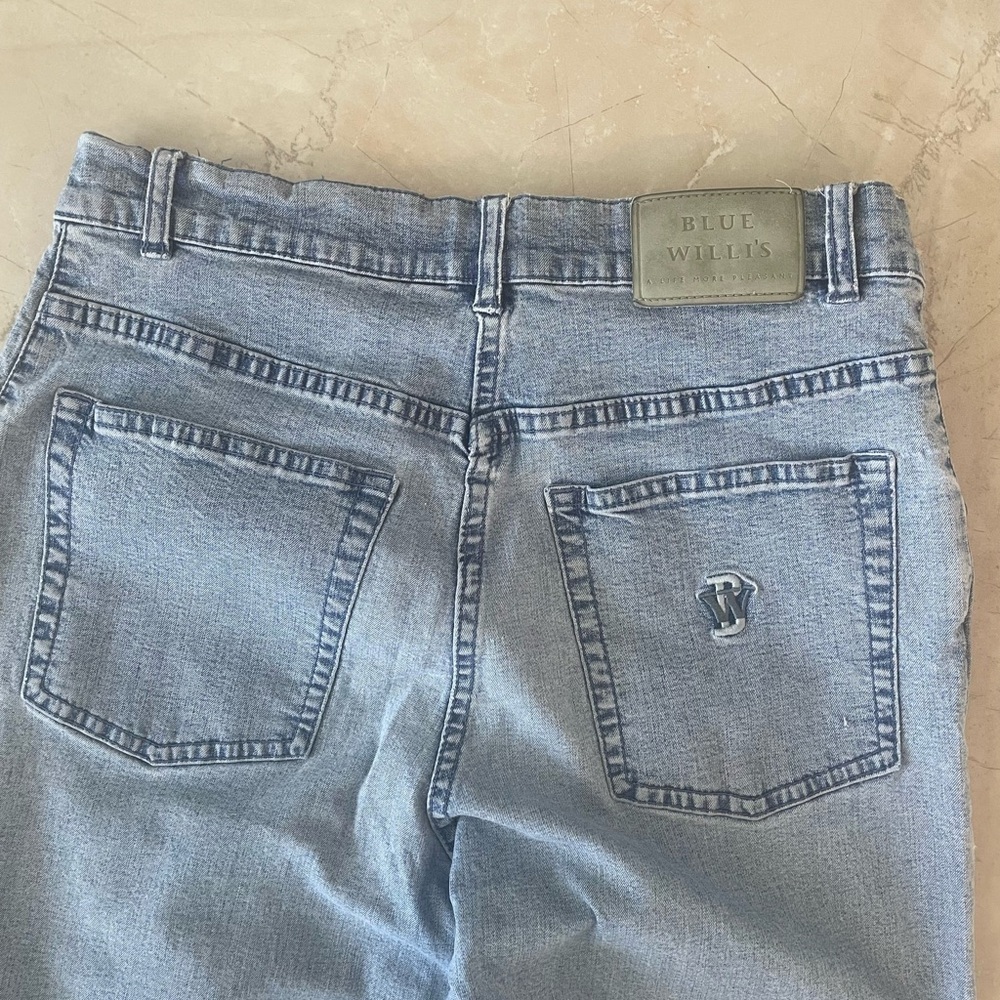 Blue Willi's Women Jeans 
•5 Pocket
•Straight Leg
•Cotton
•Light wash
•Very nice - Picture 2 of 10